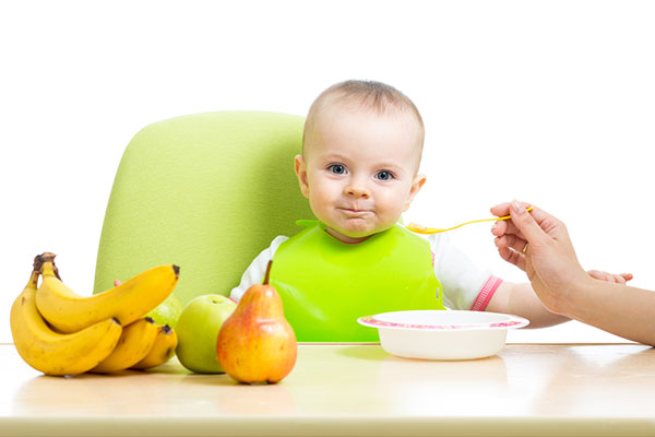 Харчування однорічної дитини стає все більш різноманітнішим. Тепер він може скуштувати багато «дорослих» страв, проте в основі меню, як і раніше, знах