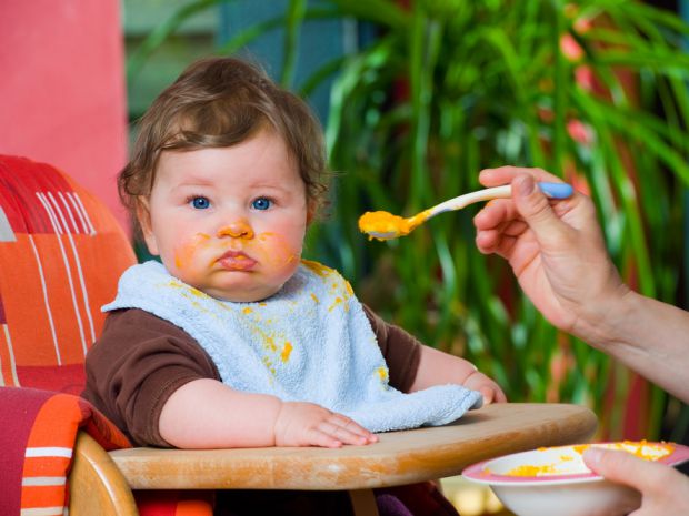 Маленькі діти, які харчуються їжею, приготовленою вдома, у дорослому віці частіше їдять овочі і фрукти, ніж діти, яких годують готовим дитячим харчува
