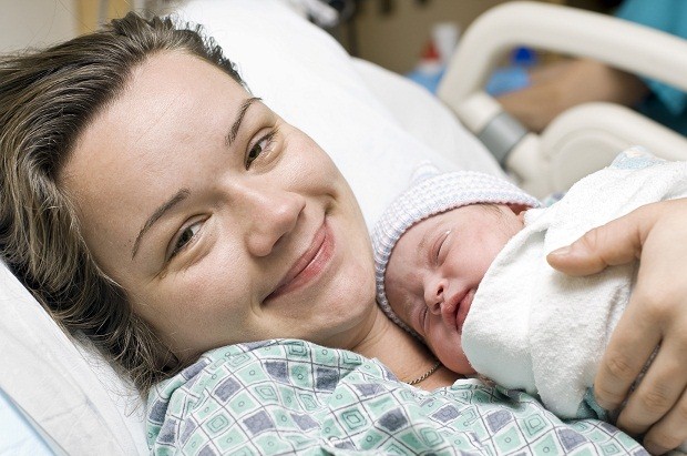 5009_newborn-baby-and-smiling-mom_resized.jpg (108.08 Kb)