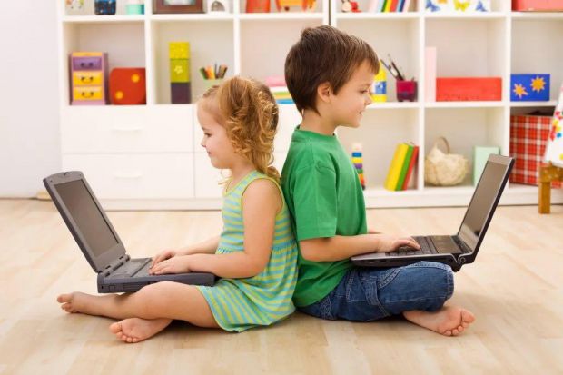 Багато інформації про негативні сторони використання дітьми комп’ютера — негативні наслідки варіюються від меншого часу для ігор на свіжому повітрі до