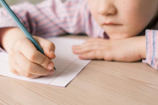 Гарний почерк для підлітків може допомогти збільшити їхні шанси отримати хороші оцінки. Незважаючи на цифровізацію в більшості сфер життя, гарний поче