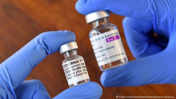 Національна технічна група експертів з питань імунопрофілактики (НТГЕІ) оприлюднила список осіб, яким буде показана третя доза вакцини проти COVID-19.