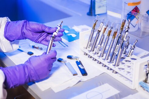 Міністерство охорони здоров'я України дозволило проведення клінічних випробувань двох ад’ювантних рекомбінантних білкових вакцин від коронавірусу. Зап