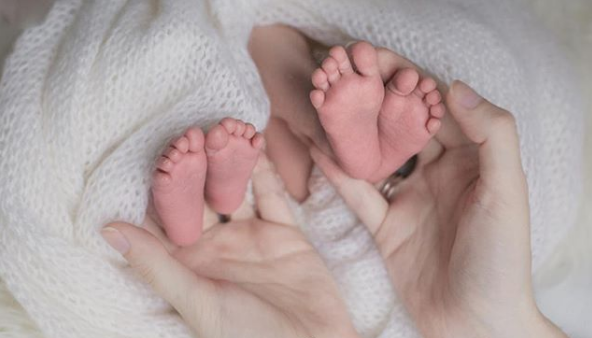 Багатоплідна вагітність у наш час трапляється все частіше. Чи правда, що є якісь «таємні технології» для зачаття близнюків? Невже двійнята народжуютьс