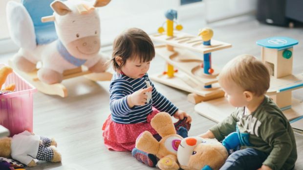 Іграшки — те, що у всіх викликає асоціації з дитинством, з безтурботним життєвим періодом. Люди, пам'ятаючи, як вони любили різних плюшевих звірків і 