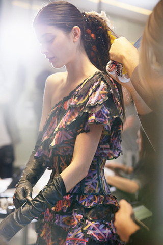 5943_22c139d22719441d73bf8d8662a73fa8_chanel_fall_winter_2014_15_ready_to_wear_backstage.jpg