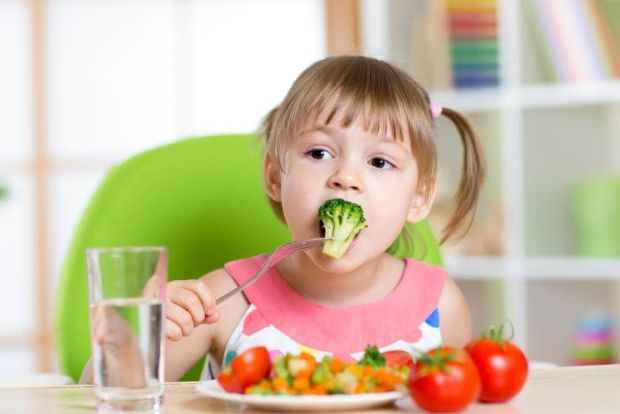 Здорова їжа – здорове життя. Це – аксіома. Тож зберегти здоров’я дітей – це найвідповідальніша задача дорослих. І тут не йдеться про суперфуди та дієт