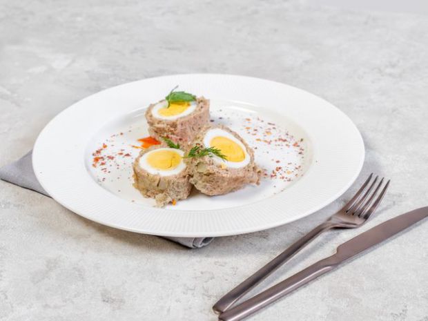 Рулет з фаршу з яйцем у духовці - це проста і ситна страва, яка підходить для вечері або обіду в родинному колі.