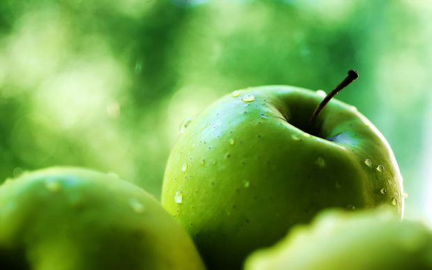 Регулярне споживання цілісних необроблених фруктів асоціюється з кращою чутливістю до інсуліну. Тобто люди, які споживали більше фруктів, виробляли ме