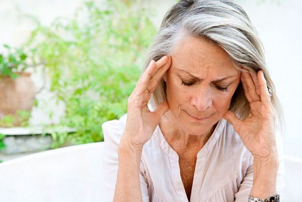 Чи здається вам, що ваші головні болі посилюються, чим старше ви стаєте? Старіння саме по собі не підвищує ризик виникнення мігрені, але деякі чинники