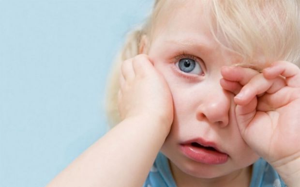 Прокидатися з оком, покритим гноєм, неприємно як для малюка, так і для вас. Ячмінь часто зустрічається у дітей і є результатом бактеріальної інфекції.