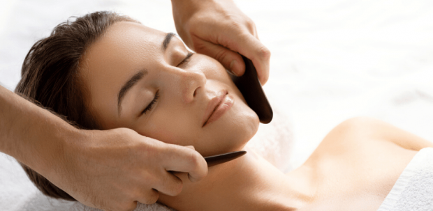 Масаж гуаша - це один з найпопулярніших трендів у світі краси та догляду за шкірою обличчя. Цей масаж використовується для поліпшення стану шкіри та з