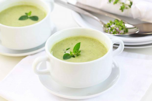 Пропонуємо вам рецепт дуже корисного, смачного супу, який готується з простих продуктів, які завжди є в холодильнику.