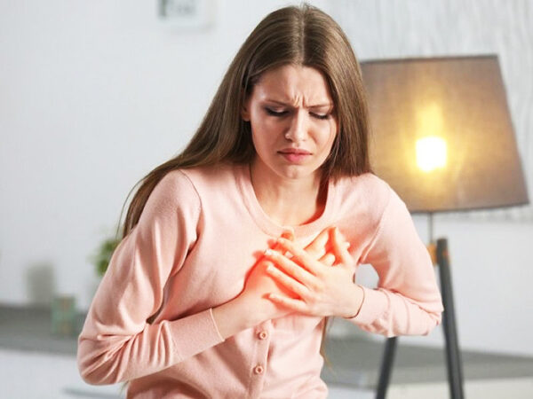 Несподіване потовиділення без видимої причини має насторожувати, оскільки може говорити про розвиток серцевого нападу, констатують медики.