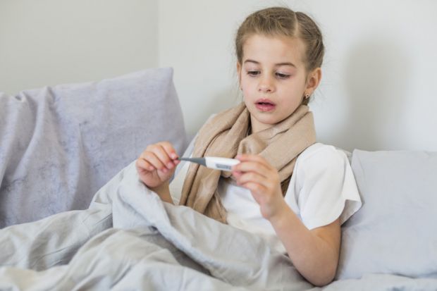 Більшість батьків в прагненні допомогти дитині, яка хворіє на застуду або грип, починають здійснювати безліч маніпуляцій, які можуть бути не тільки за