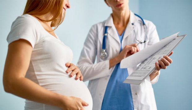 В організмі вагітної жінки відбуваються різні зміни, включаючи гормональні, тому будь-які виділення з піхви можуть стати як приводом позапланового віз