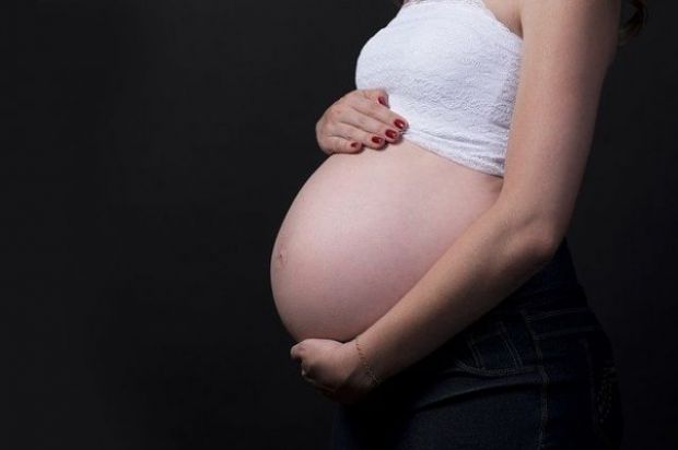 Вагітність, що триває більше 41 тижнів вважається переношеною вагітністю. Причини переношування вагітності точно не відомі. Це і надлишкова маса тіла 