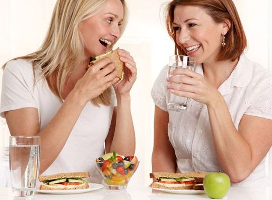 7018_women-drink-water-after-food2.jpg (40.53 Kb)