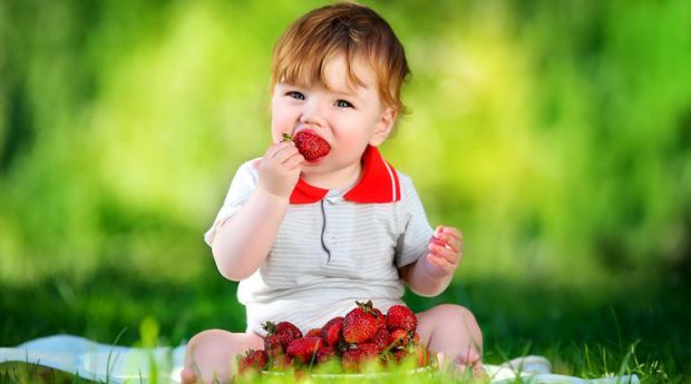 Полуниця - це смачна і корисна ягода, яка відома своїми смаковими якостями і високими поживними властивостями. Однак, коли мова йде про дітей, важливо