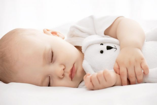 Мрія всіх молодих батьків - це виспатися, адже дитина вночі може прокидатися багато разів. І часто без особливої ​​причини, як можуть поду