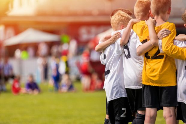 Масштабне дослідження дітей і підлітків виявило, що участь у командних видах спорту пов’язана з меншими проблемами з психічним здоров’ям, але діти, як