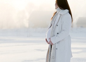 Дослідники виявили, що жінки, які відчували надзвичайно спекотну або холодну погоду під час вагітності, мали підвищений ризик народження дітей з низьк
