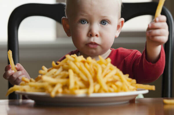 8026_1841-child-with-fries.jpg (26.63 Kb)
