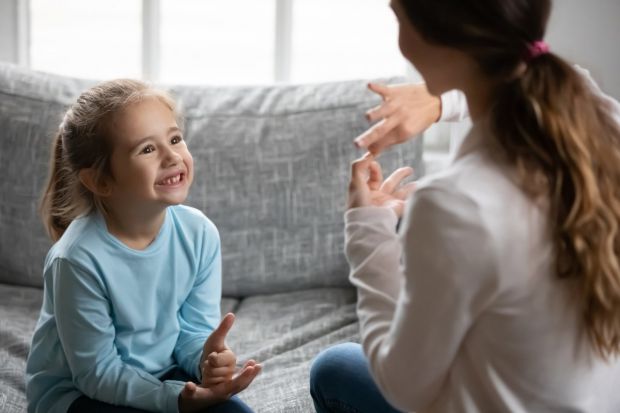 Діти повинні навчитися говорити до 3 років. Якщо у малюка затримка мовлення, то слід звертатися до фахівців. Ваду можуть викликати психічні захворюван