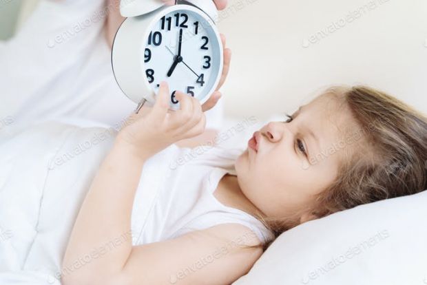 1. Щоб рано вставати - необхідно вчасно лягатиЦе перше із найважливіших правил. Але все частіше його ігнорують як дорослі, так і діти. Більше того – в