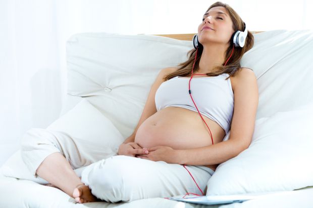 Лікарі радять вагітним жінкам слухати музику, адже вона позитивно впливає на дитинку. Після народження у малюків рано проявляється емоційна сприйнятли