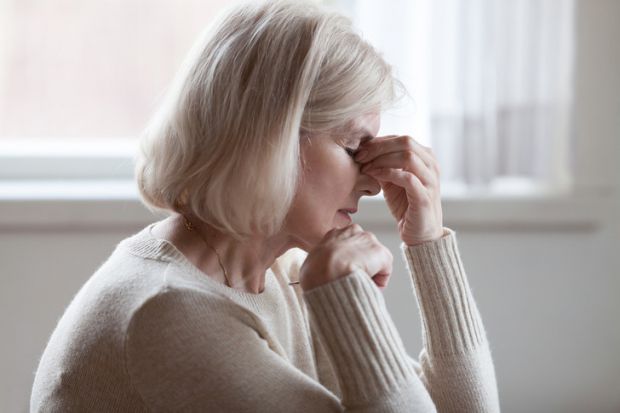 Згідно з новим дослідженням, жінки, у яких місячні починаються пізніше, менопауза проходять раніше або мають гістеректомію, можуть мати більший ризик 