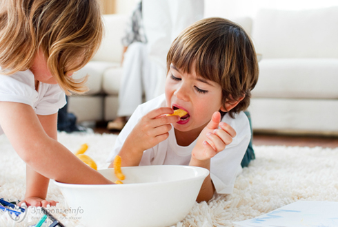 Медики застерігають батьків від покупки чіпсів дітям.Науковці виявили, що чіпси вкрай небезпечні для дітей, особливо 3-4-річного віку.