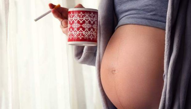 Згідно з новим дослідженням, куріння марихуани під час вагітності є настільки ж небезпечним, як і вживання алкоголю, та може привести до передчасних п