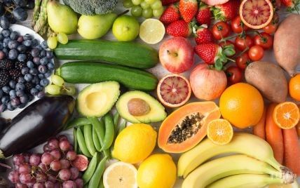 Вчені кажуть, що залишки пестицидів на фруктах і овочах можуть негативно вплинути на фертильність жінок.