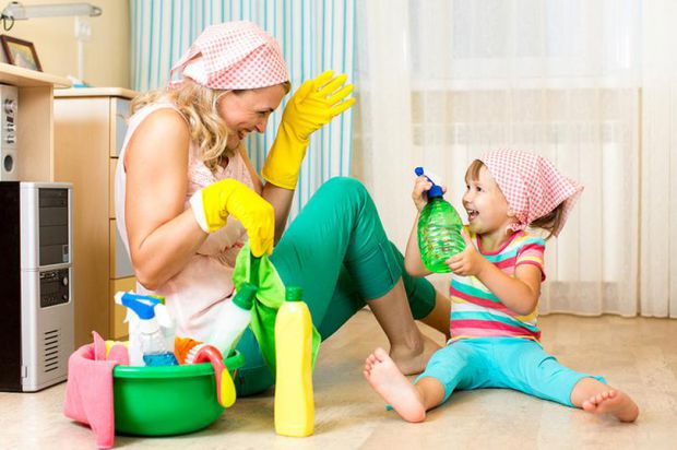 Виконання домашніх обов'язків розвиває у дітей багато навичок, необхідних для успішного дорослого життя. Молодші діти, виконуючи прості завдання (напр