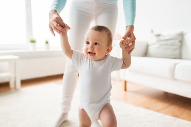 Усім малюкам іноді важко зберігати рівновагу, оскільки вони стають більш активними та стикаються з новими фізичними завданнями. Координація малюка щод