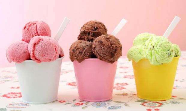 Морозиво - це популярні ласощі, особливо серед дітей, та особливо влітку. Проте, існує поширений міф про те, що діти можуть застудитись, якщо їдять мо