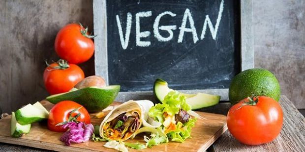 На сьогоднішній день, багато людей обирають вегетаріанство або веганство, що може впливати на їх харчування і, зокрема, на вітамінний прийом. Однак, в