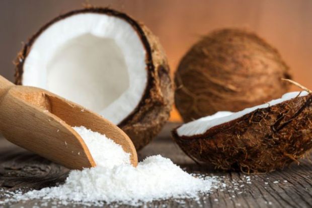 Кокос - не горіх, це частина сімейства пальмових дерев, але згідно з останніми дослідженнями, люди з алергією на горіхи можуть мати алергічну реакцію 