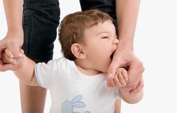 У віці від одного до трьох років у дітей починають з’являтися перші ознаки агресії. Психологи наголошують, що це нормально, адже саме у цьому віці діт