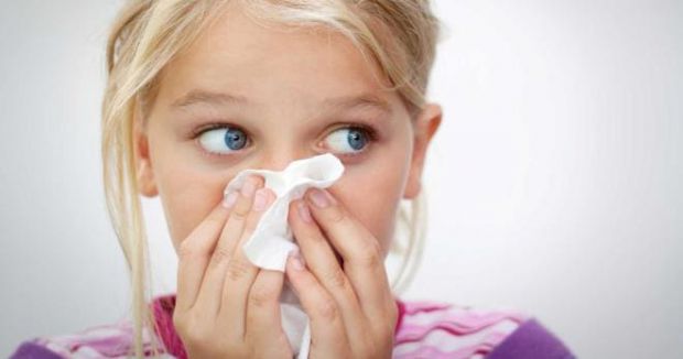 Гайморит у дитини виникає як ускладнення при гострому нежиті, грипі, кору, скарлатині та інших інфекційних захворюваннях.