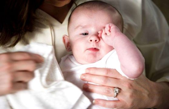 Напади безперервного плачу трапляються у всіх новонароджених час від часу - і з різних причин. Часто причиною цього є кольки. Лікарі визначають їх як 