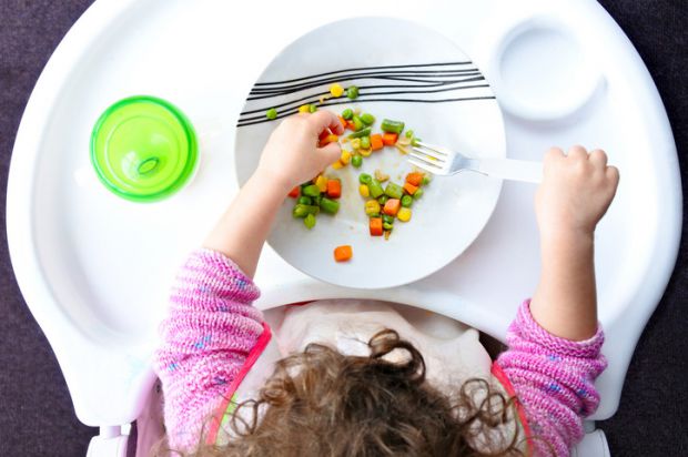 Побоюючись, що дитина може подавитися твердою їжею, матусі відкладають введення прикорму на невизначений термін. 