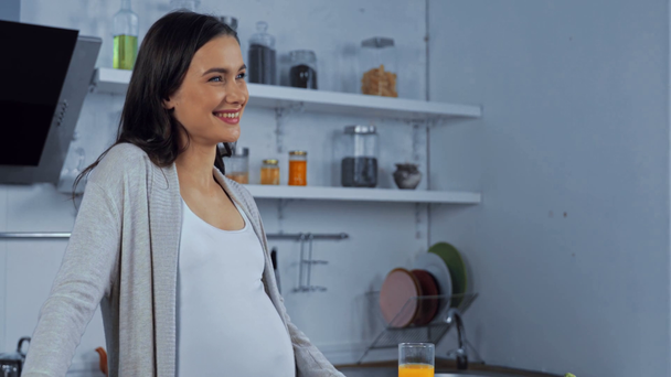 99_stock-video-pregnant-woman-drinking-orange-juice.png (192. Kb)