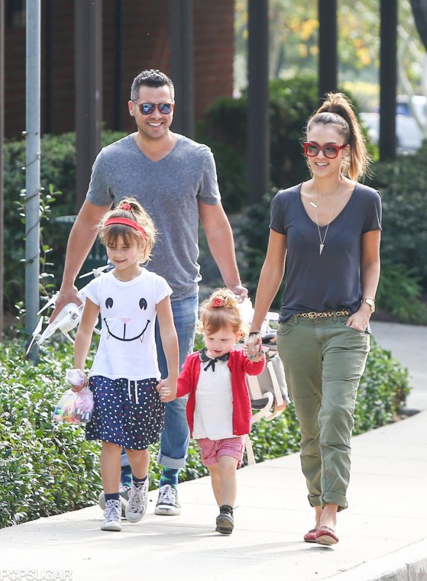 9756_jessica-alba-family-park-date-january-2014-pictures.jpg (99.08 Kb)