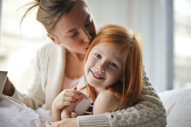 Дослідники зі США з'ясували, що добрі стосунки з мамою та спокійна домашня атмосфера позитивно впливає на вагу дітей, а також на їхню поведінку, успіх