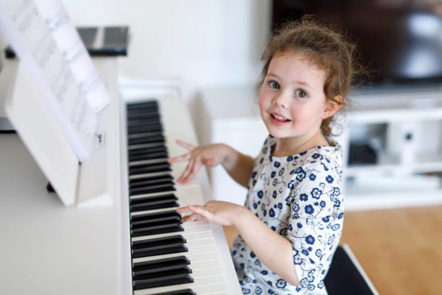 Недавні дослідження психологів показали, що заняття дітей музикою і навіть просте прослуховування музичних творів сприяють розвитку дитячого мозку. У 