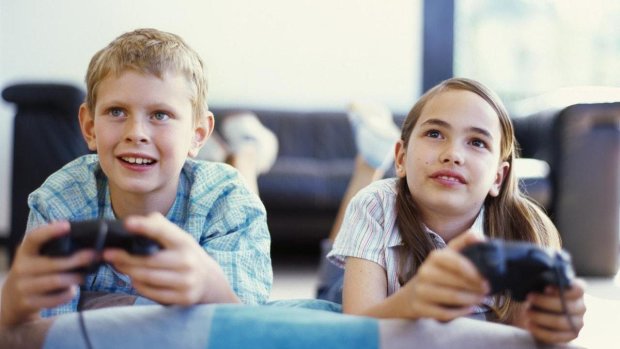 Діти та підлітки витрачають у середньому чотири години на день лише на перегляд телевізора. Додайте до цього час, проведений за комп’ютером, час, пров