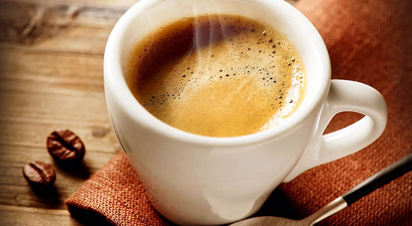 Кофеїн підвищує рівень дофаміну в мозку, який змушує нас відчувати себе бадьоріше. Також кава допомагає запобігти деяким хворобам.