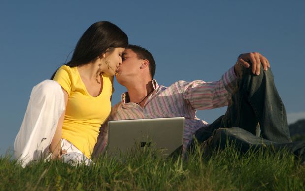 people_different_people_couple__kiss__notebook_026837_.jpg